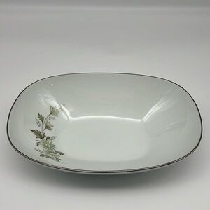 Noritake Soroya 6853 Oval‎ Serving Dish Light Green Daisy Simple Floral Pattern